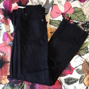 Levi’s Black Distressed Jean-high rise